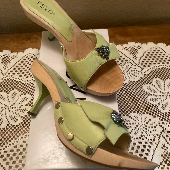 Mint Green Mules Sandals w/wood sole & blue rhinestone bumblebee by rsvp Sz 6.5 - Picture 2 of 8